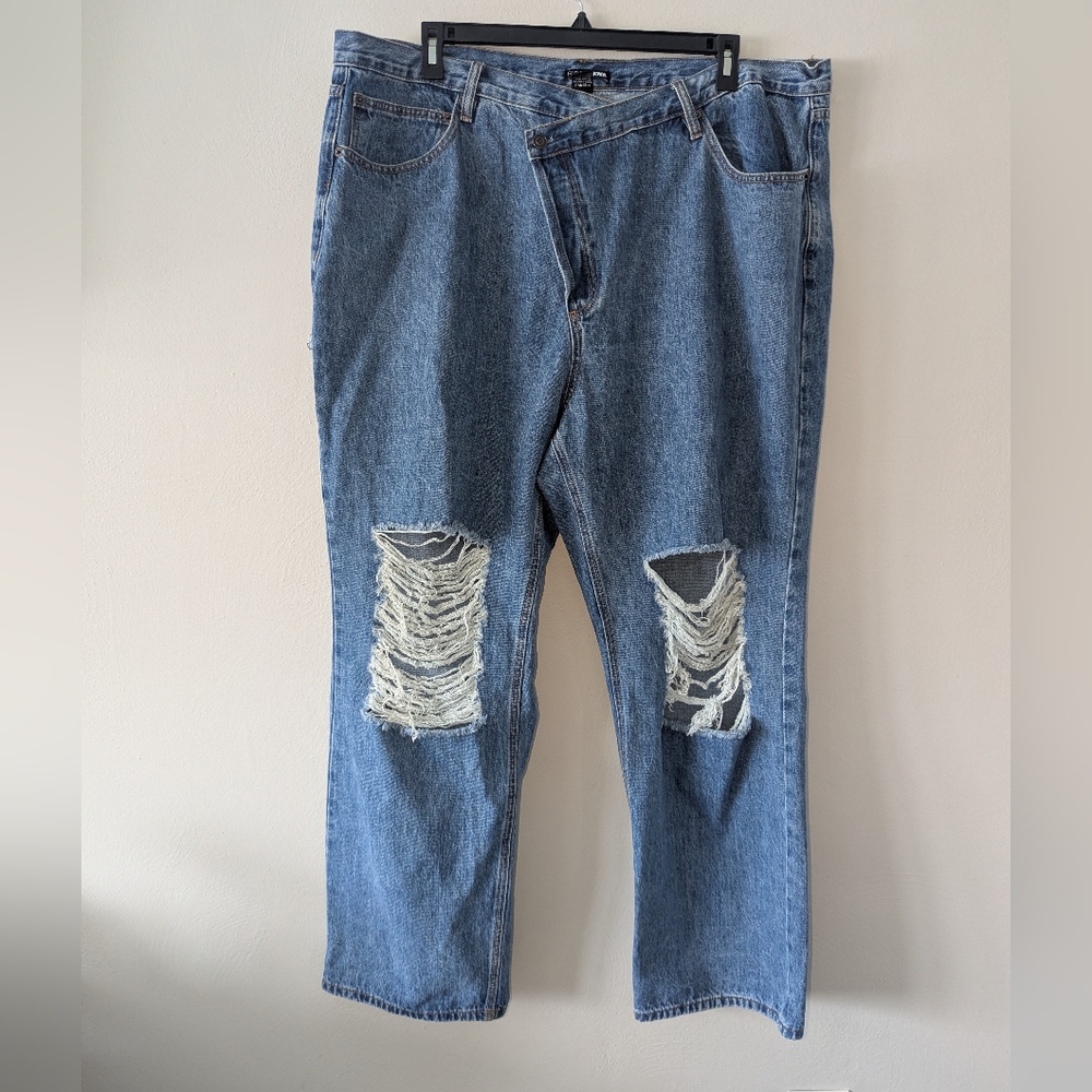 22 Fashion Nova Medium Wash Distressed Crossover Waist Jeans‎